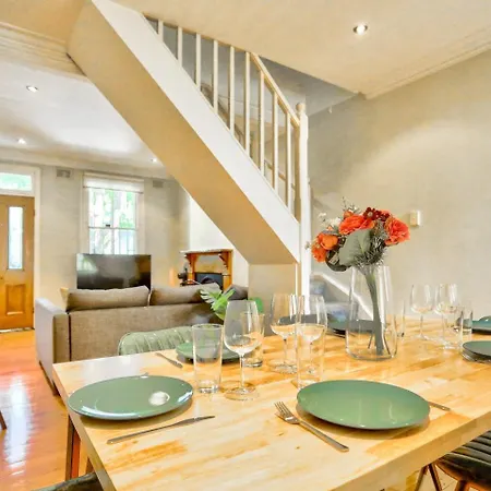 Spacious 3 Bedroom On The Edge Of Downtown Darghan St 2 E-Bikes Included-2