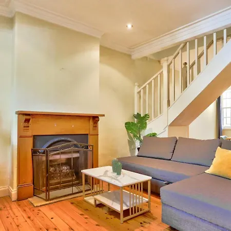 Spacious 3 Bedroom On The Edge Of Downtown Darghan St 2 E-Bikes Included-3